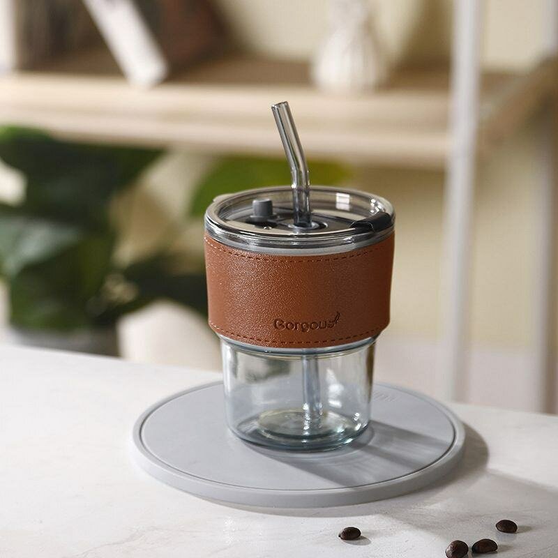 Mug en verre avec paille