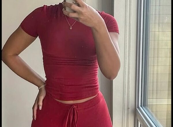 Ensemble rouge élégant femme