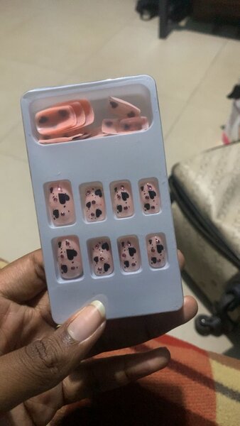 Pressons nail