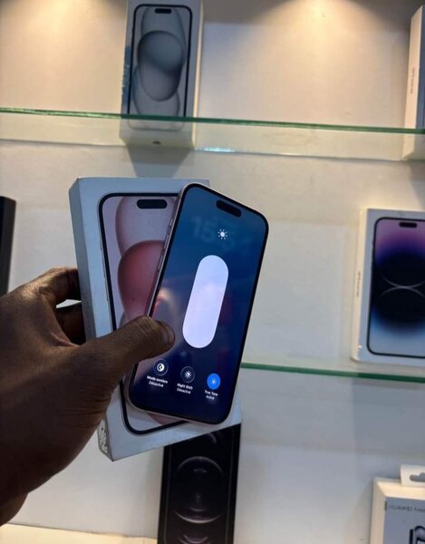 iPhone 15 Rose