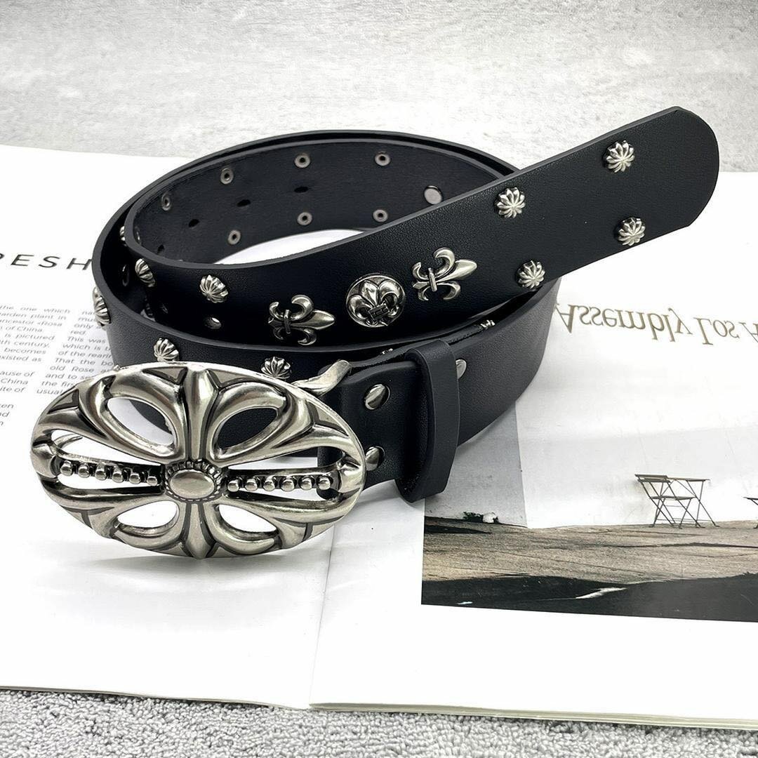 Ceinture en cuir noir cloutée
