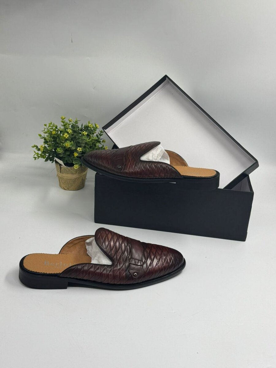 Half shoe for men