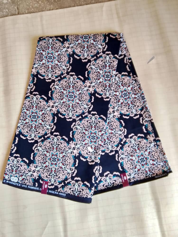 Tissu gris noir