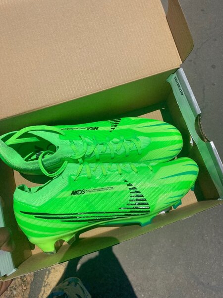 Soccer boots