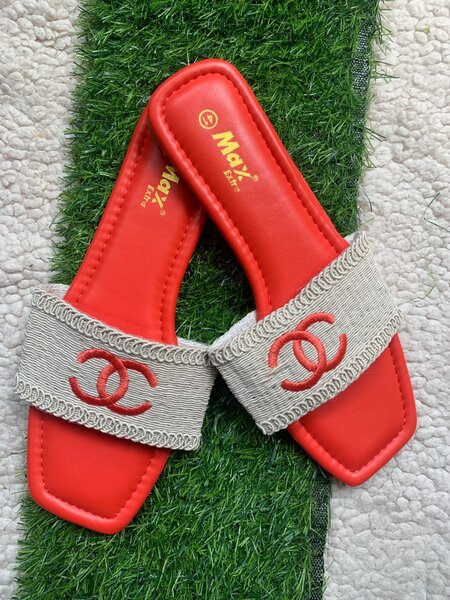 Ladies slippers
