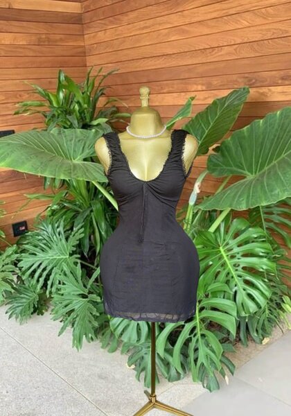 Robe moulante élégante noire