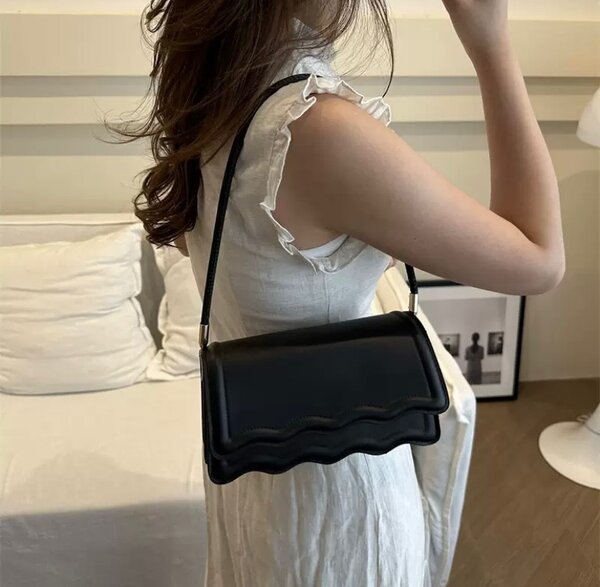 BEAUTIFUL CURLY BAG