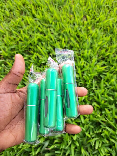 Rechargeur de parfum petit format