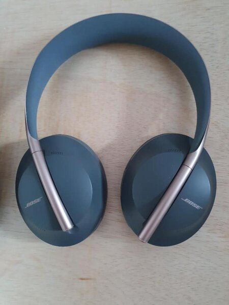 B0SE Headphones 700