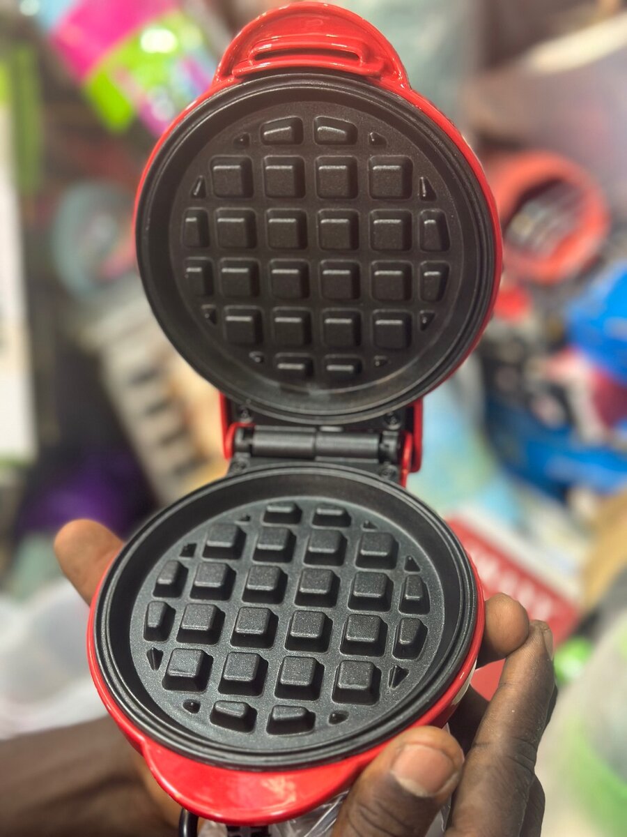 Mini waffle maker