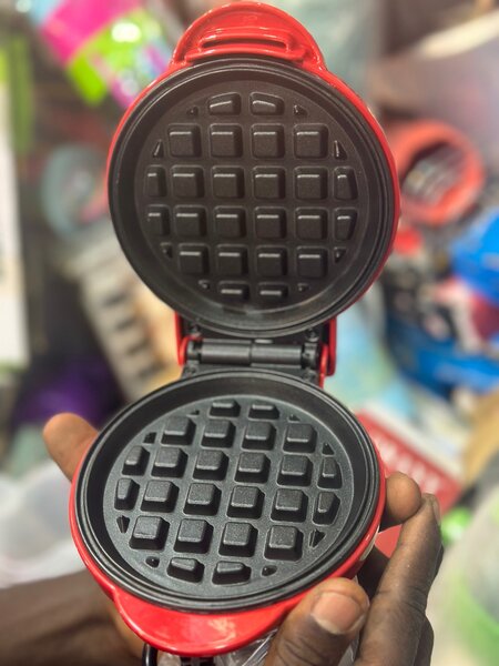 Mini waffle maker