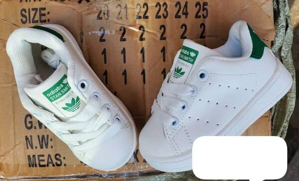 Adidas/Nike