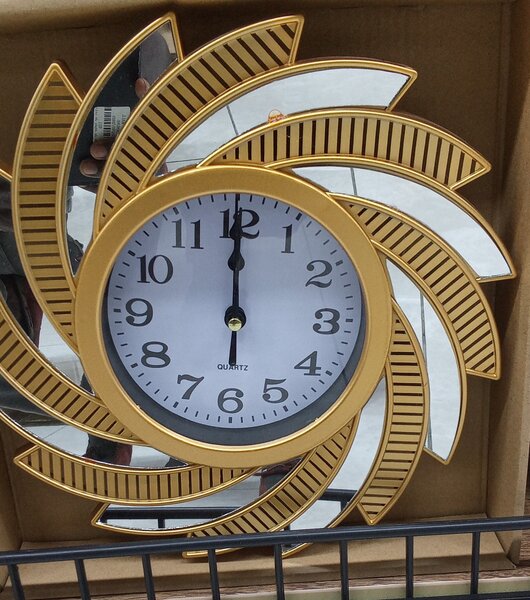 Horloge murale dorée design