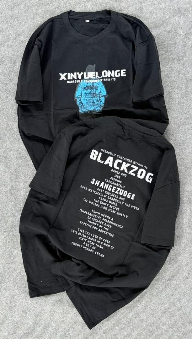 T-shirt noir graphique tendance