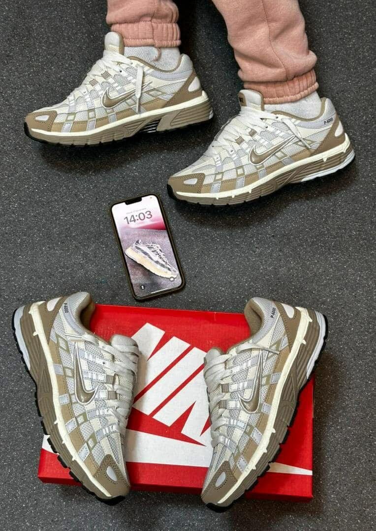Chaussures de sport blanches tendance
