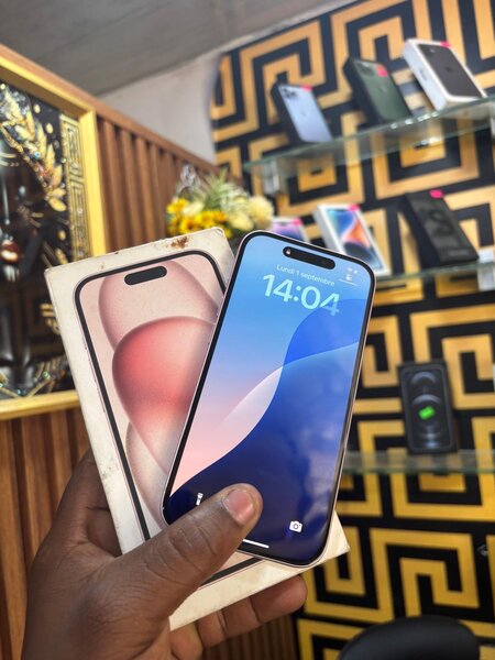 iPhone 15 simple  Rose