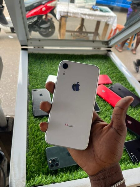 iPhone XR 64gig
