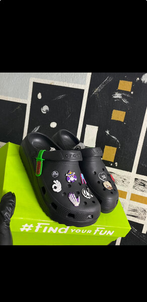 Crocs Noires