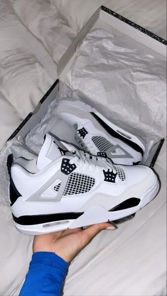 Air Jordan 4