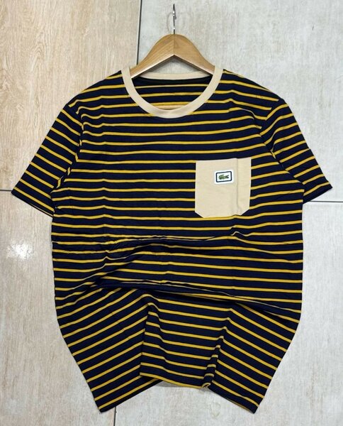 T-shirt à rayures tendance