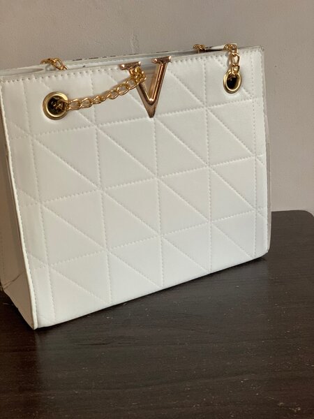 Medium handbags