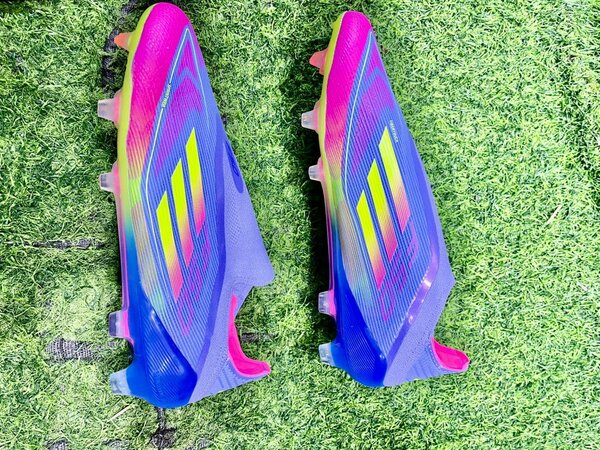 Chaussures de football colorées