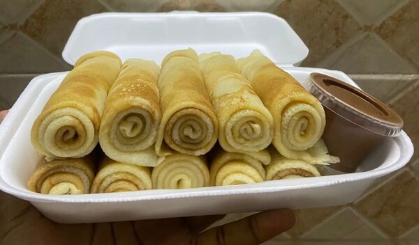 Crêpes roulées avec sauce