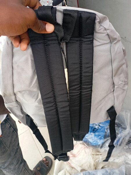 Sac à dos polyvalent gris