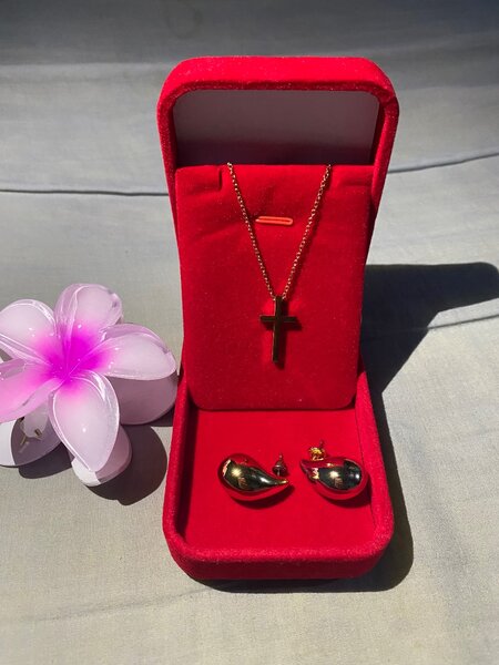 Parure élégante collier et boucles