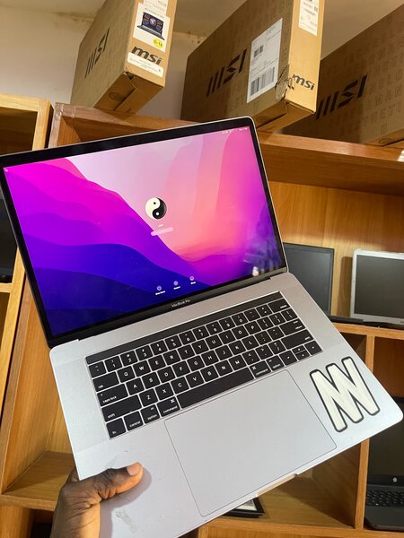 MACBOOK PRO