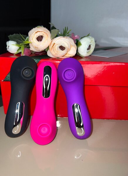 Sucking vibrator