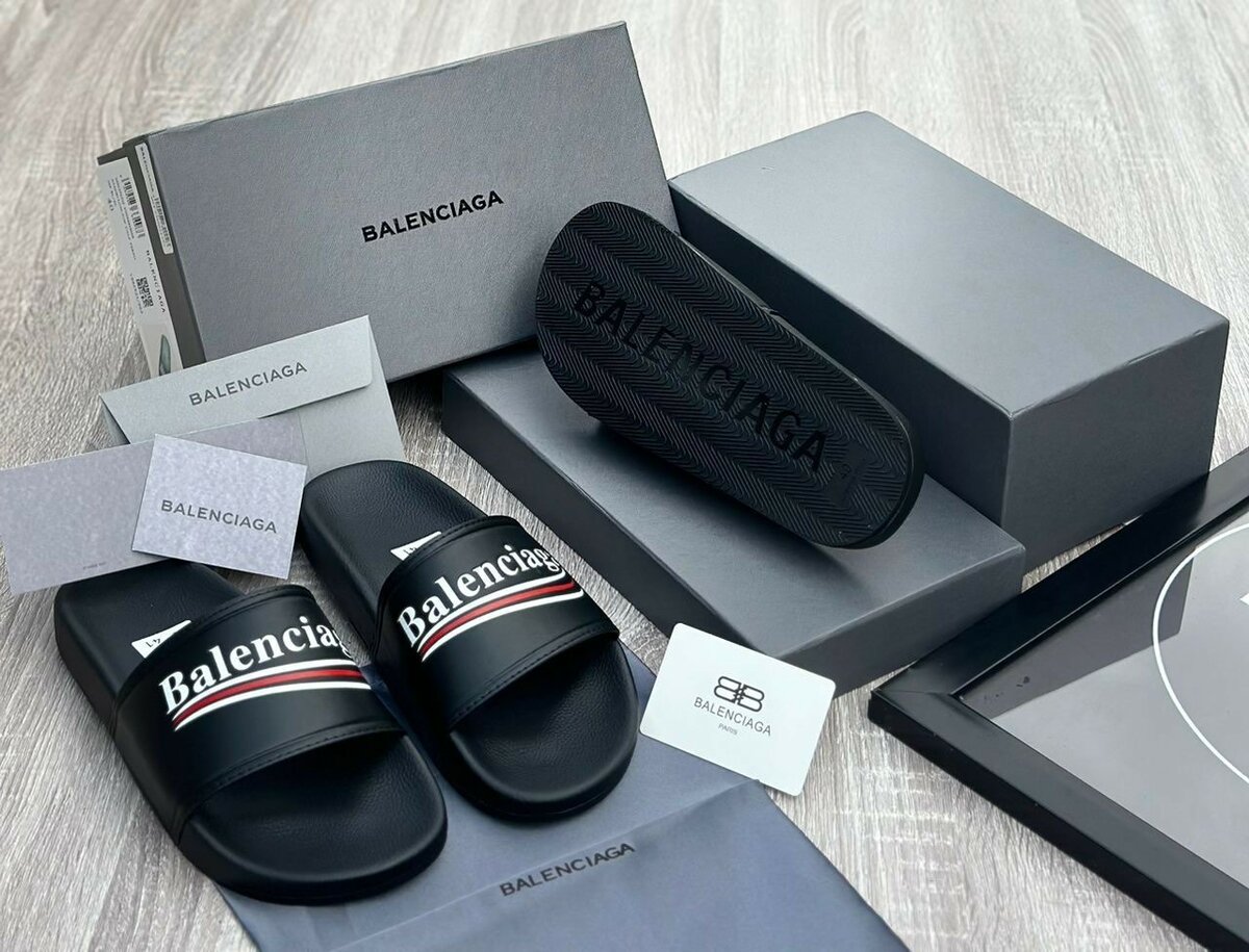 BALENCIAGA
