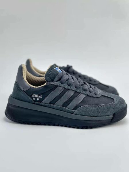 Adidas SL