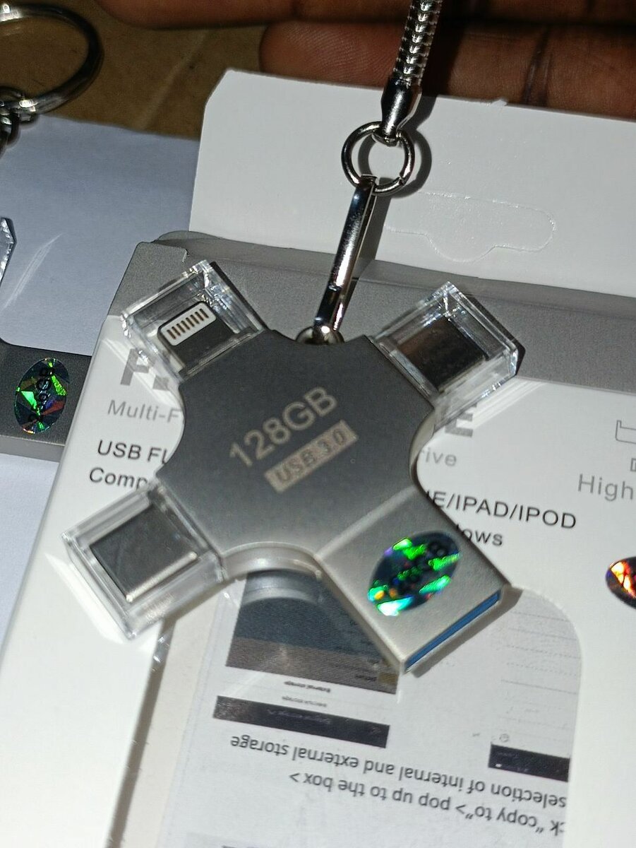 Clé USB 4 en 1 128Go