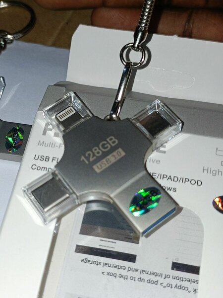 Clé USB 4 en 1 128Go