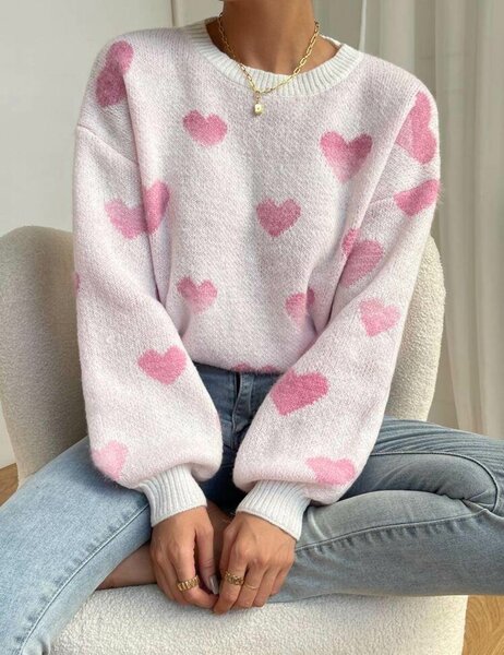 Pull doux avec motifs cœur
