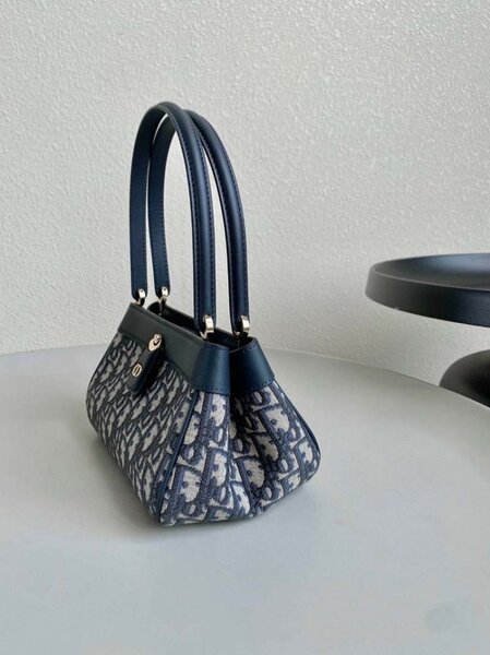 Hand bag
