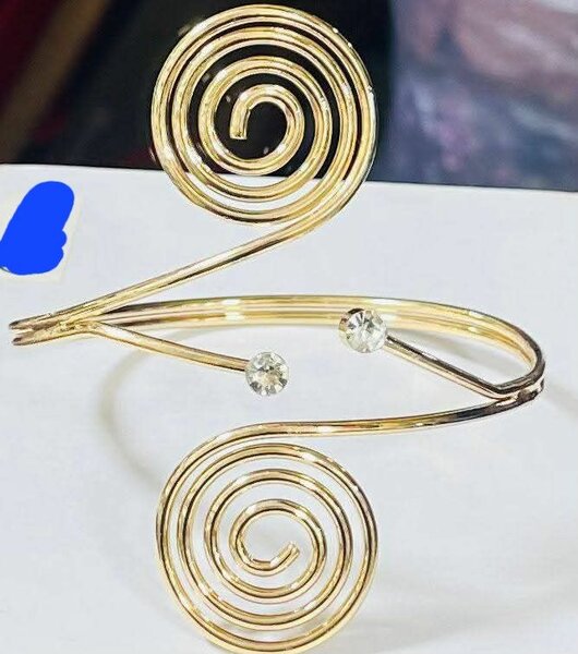 Bracelet au bras