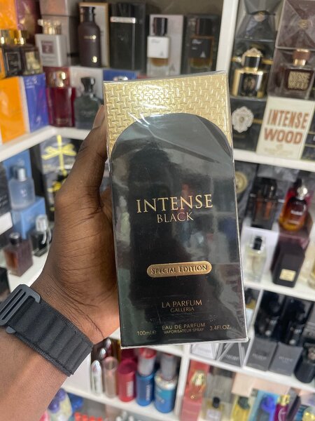INTENSE BLACK