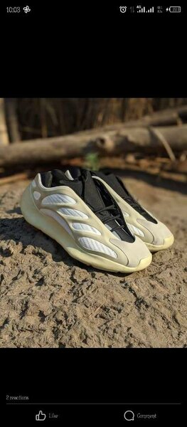 V3 Sneaker