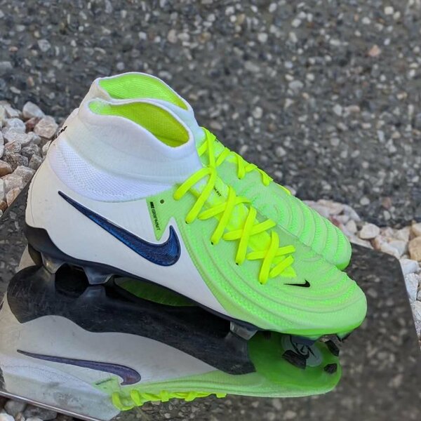 Soccer boots