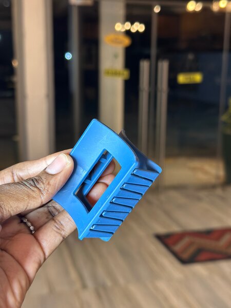 Deep blue hair claw