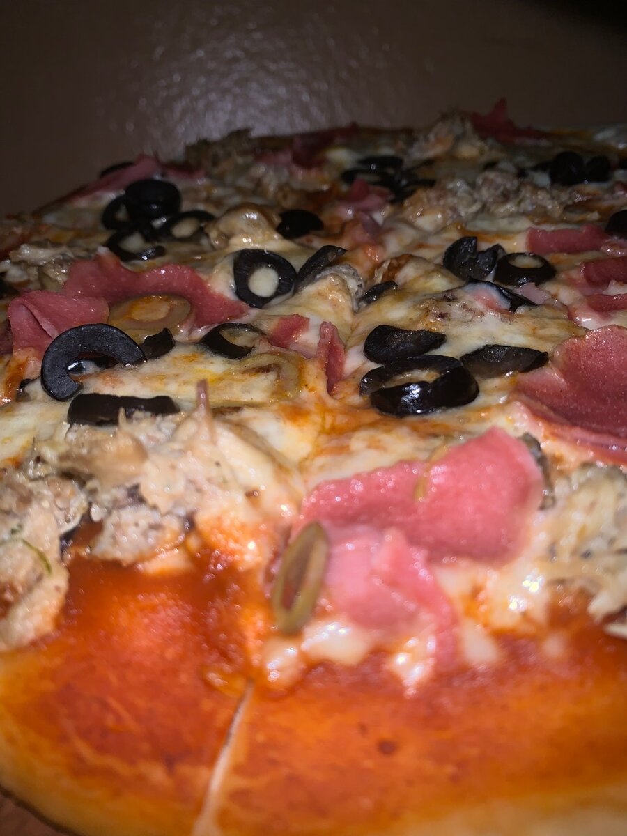 PIZZA ROYALE