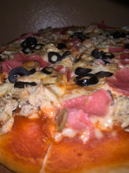 PIZZA ROYALE