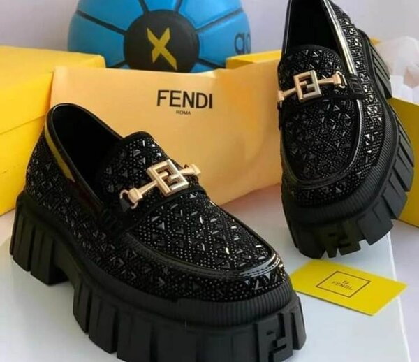 Dress shoe