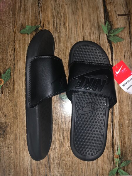 Claquettes noir confort Nike