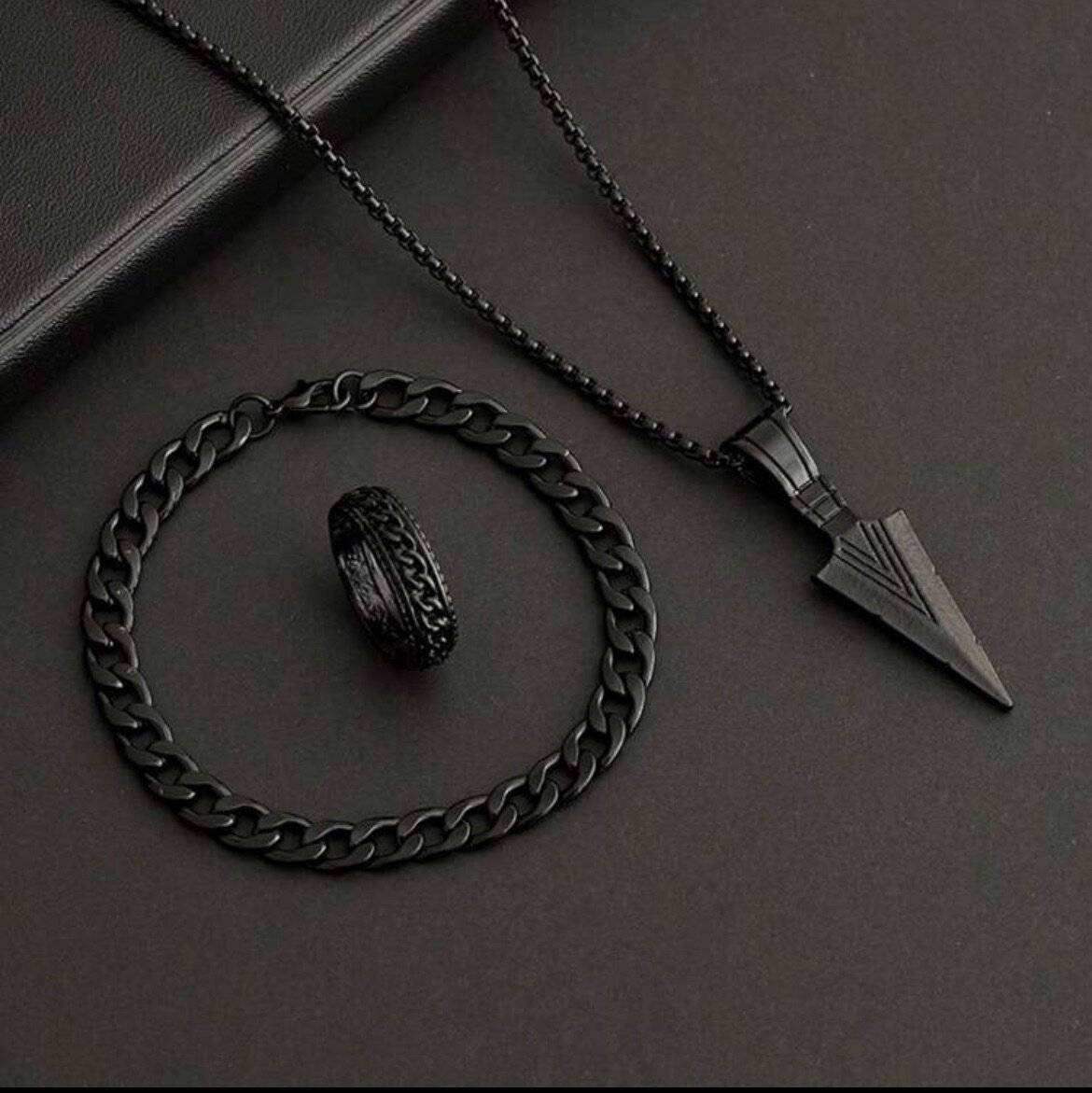 Ensemble de bijoux noir élégant