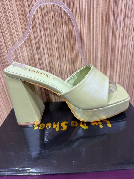 Sandale à talons