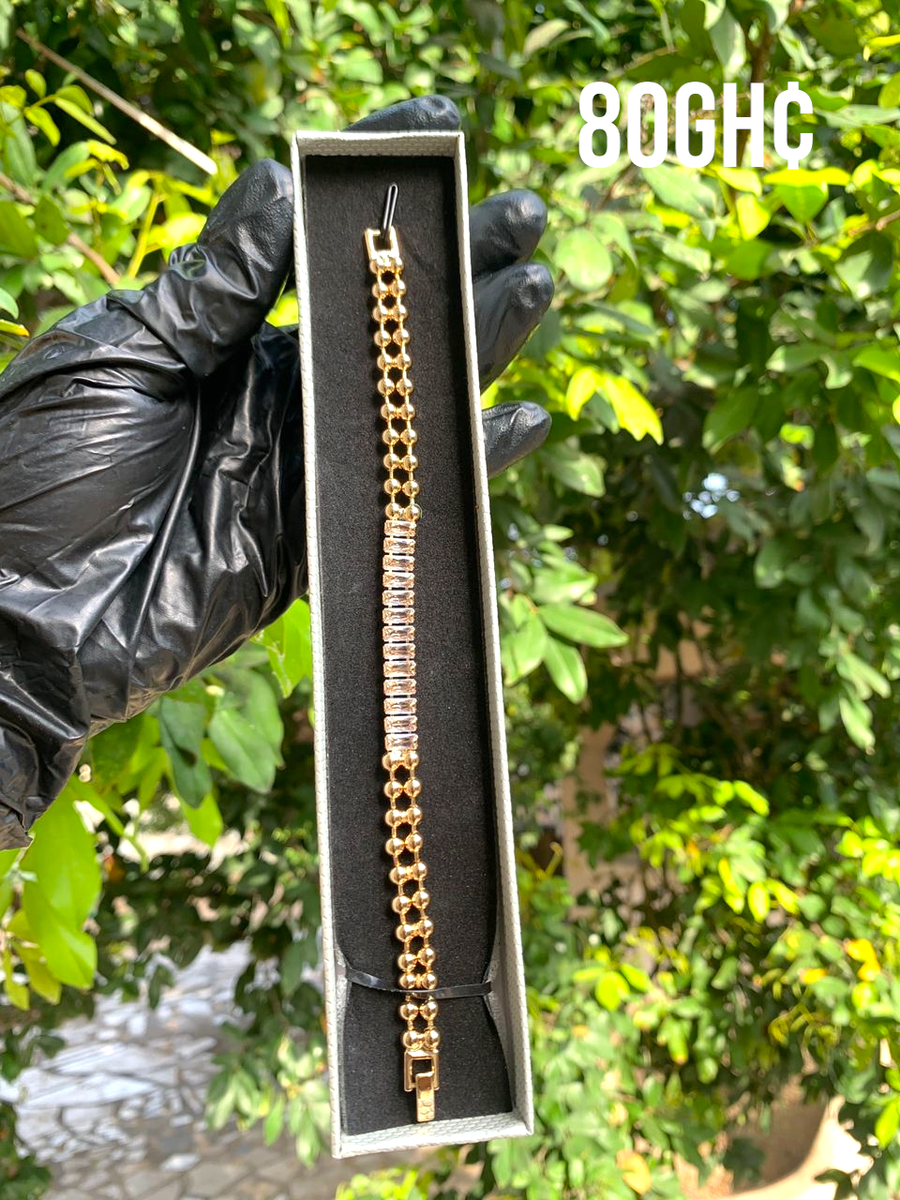 Gold bracelet for ladies