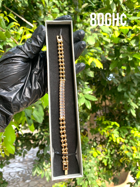 Gold bracelet for ladies